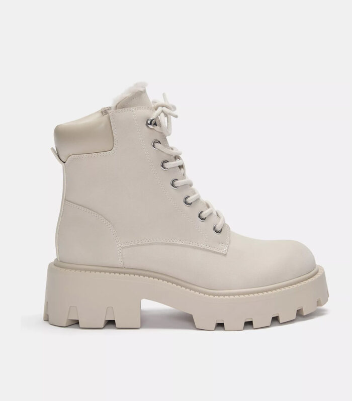 Lace-up lined ankle boots